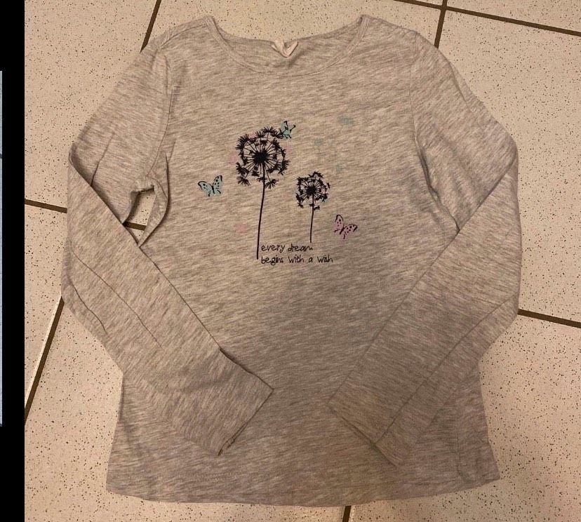 Pullover T-Shirt Langarmshirt 134 Mädchen in Iserlohn