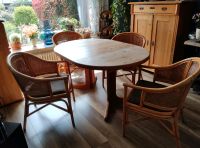 Esszimmer bestehend aus massivem Tisch und 4 Rattan Stühlen Niedersachsen - Rosengarten Vorschau