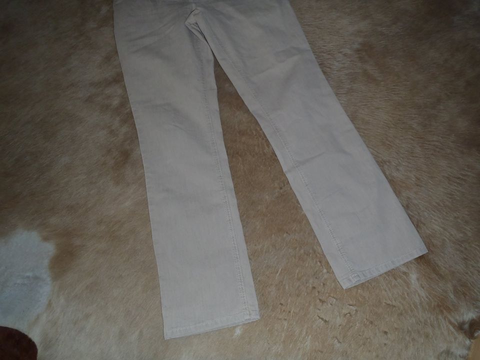 Mac Damen Hose beige Gr.42/32 gerades Bein ansehen in Nauen