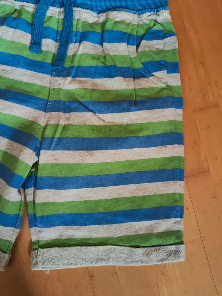 Benetton, Shorts, Gr. 158/164, top in Esslingen