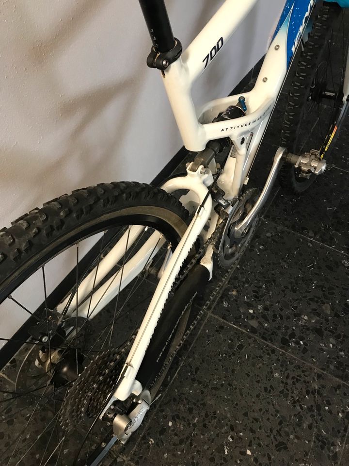 Cannondale Jekyll 500 Shimano LX Größe M Super Zustand in München