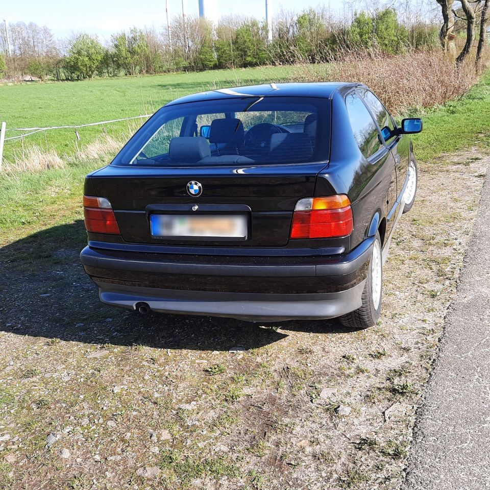 BMW 316i compact E36 in Viöl