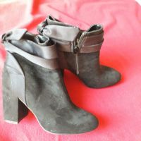 Catwalk Ankleboots, schwarz Velour, Gr. 39 Nordrhein-Westfalen - Marl Vorschau