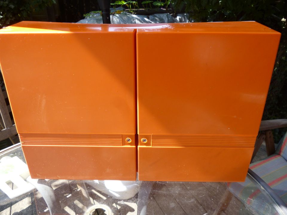 Toller Retro Arzneimittelschrank,50er-60er Jahre,Orange in Rust