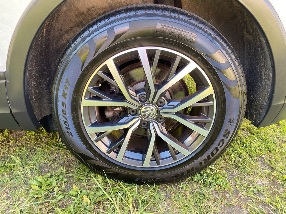 VW Tiguan weiß SUV 2018 Benziner Alufelgen Navi Sitzheizung in Neuburg a.d. Kammel