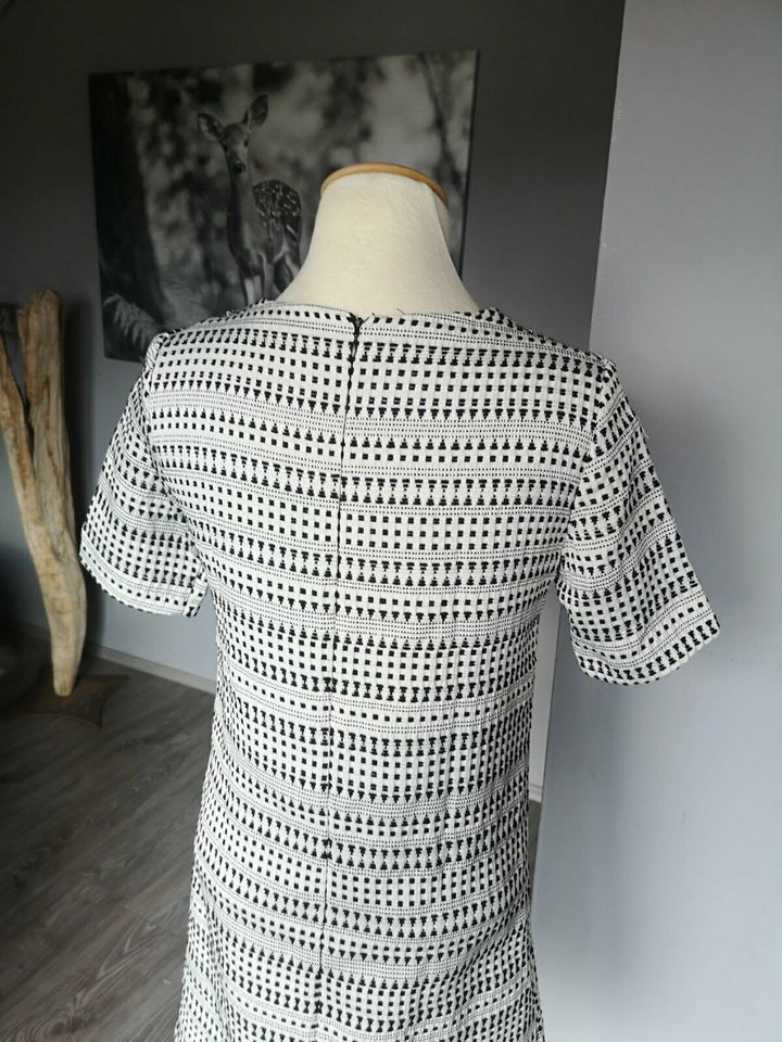 Midikleid von ZARA BASIC Gr XS Perlen Kleid schwarz weiß Business in Essenbach