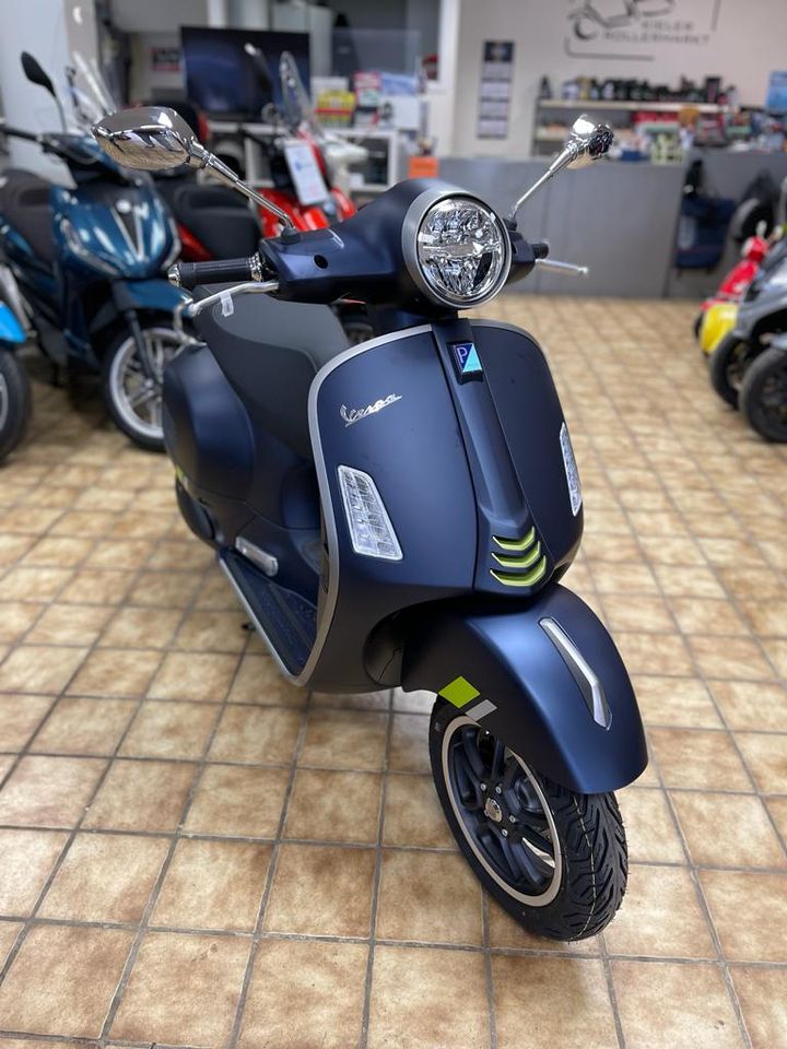 Vespa GTS 300 Super Tech 300 RST in Kiel