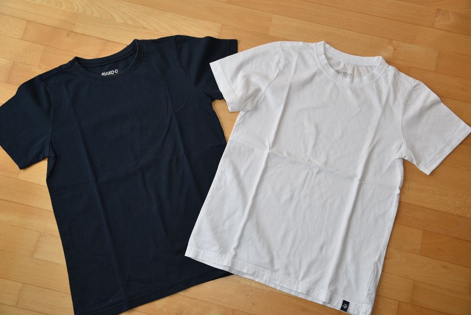 Set: JAKO-O T-Shirt Gr. 128 / 134, blau weiß Shirt in Eslohe