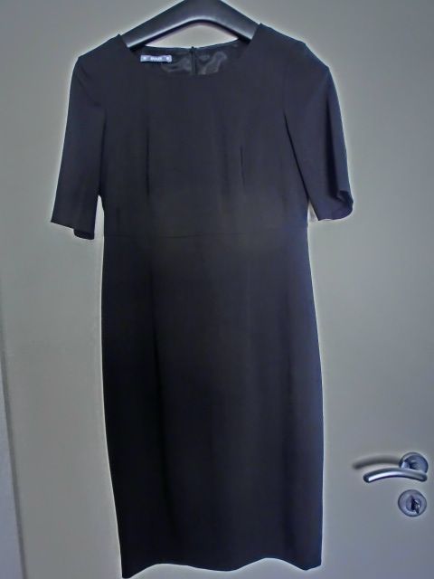 Klassisches schwarzes Kleid aus feiner Wolle Größe 36 in Haigerloch