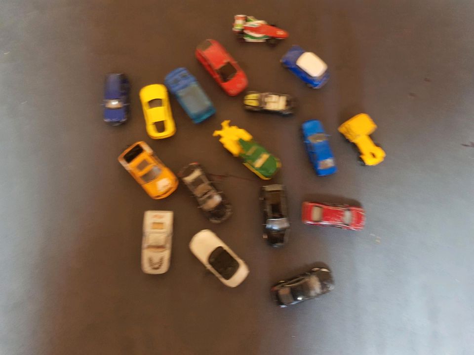 Sammlung 16 Kinderautos Autospielzeug in Essen