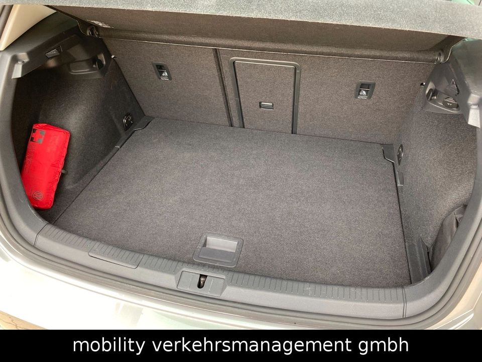 Volkswagen Golf VII 1.6 TDI Navi AHK LM-Felgen FAHRSCHULE in Lilienthal