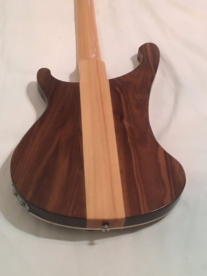 Bassgitarre E-Bass ROCK WALNUT (guter Zustand) in Krauchenwies