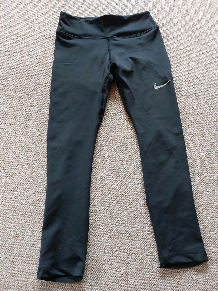 Nike Sportleggings 3/4 Größe xs in Neumünster