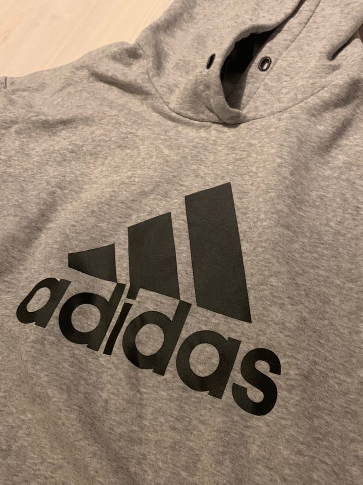 Adidas Hoodie grau Größe S in Kremperheide