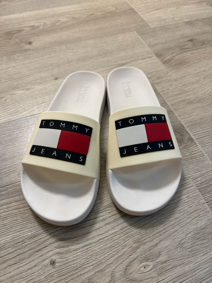 Tommy Hilfiger Schlappen in Karlsruhe