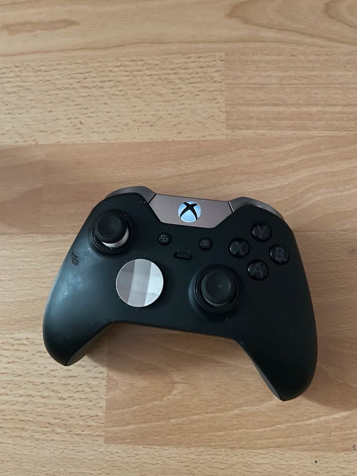 Microsoft Xbox Elite Series 1 Wireless Controller - Schwarz in Berlin