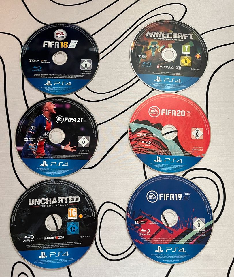 PlayStation 4 1TB Edition + 6 Spiele in Unterschleißheim
