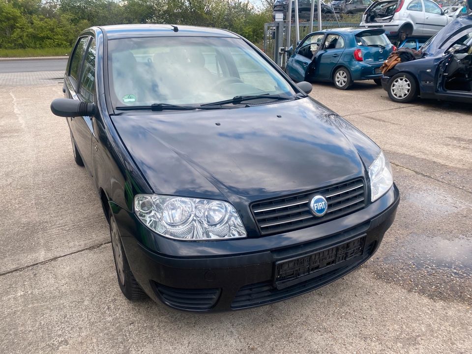 Schlachtfest Fiat Punto 188 Facelift 632 Black 1,2 60PS 188A4.000 in Kerpen