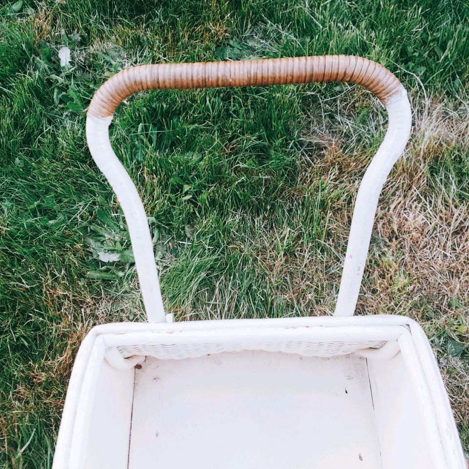 Antiker Kinderwagen 30er/40er mit kleinen Mängeln in Limburg