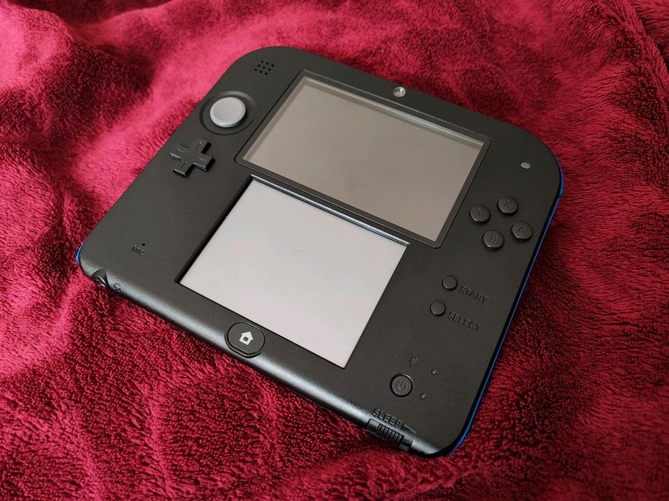 Nintendo 2 DS inkl 8 Spiele in Hofstetten