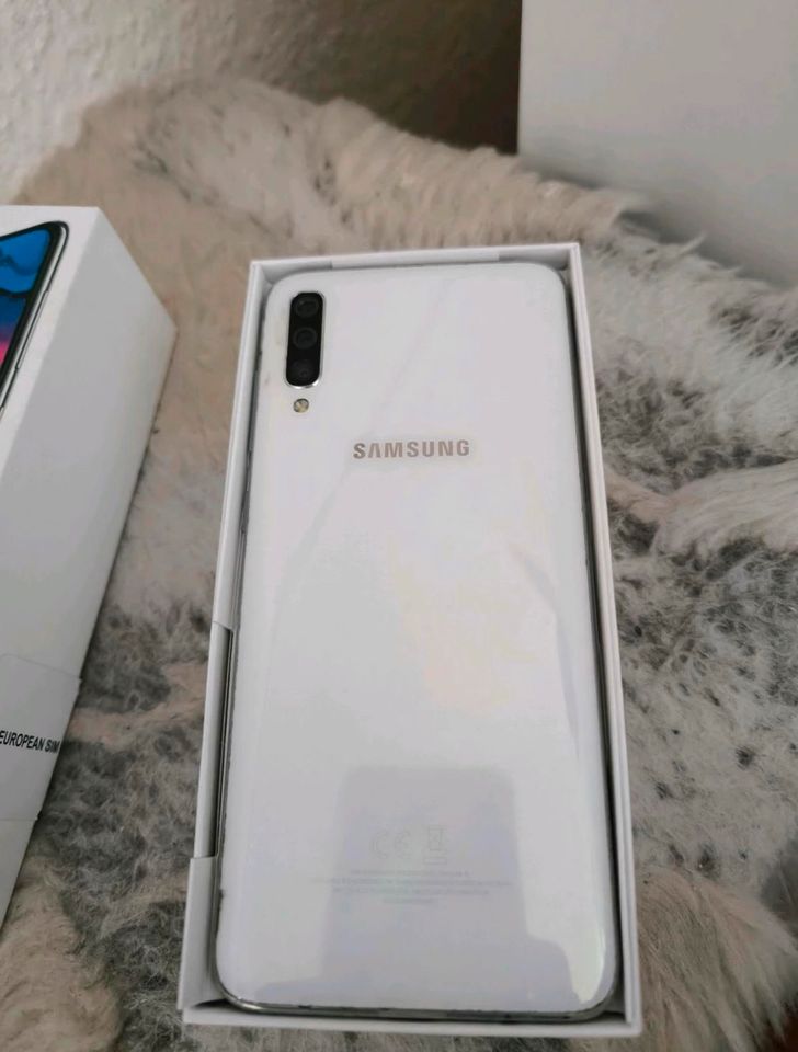 Samsung Galaxy A70 —- 128 Gb in Weiß in Stuttgart