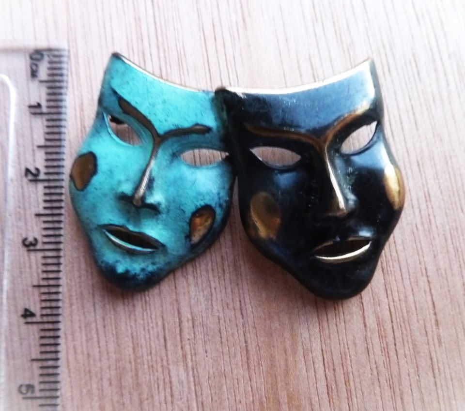 Brosche Maske bronzefarben Schmuck alt in München