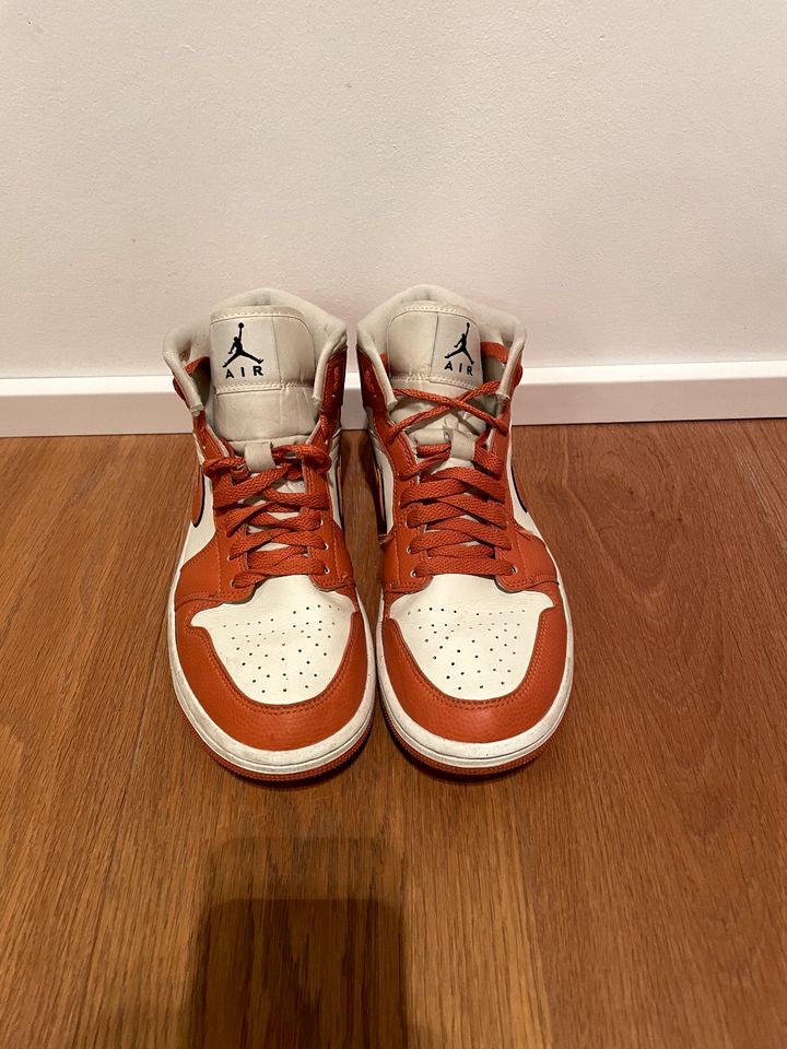 AIR JORDAN 1 RETRO MID SE SPORT SPICE EU40,5 in Perl