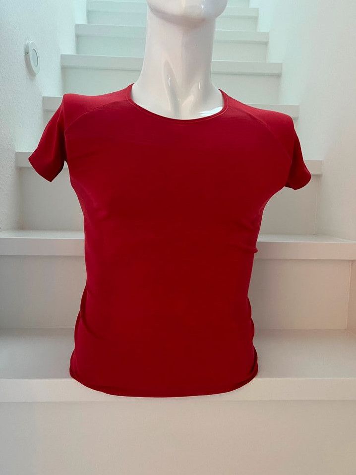 Nike Dri-Fit Shirt Stretch T-Shirt rot S Funktionsshirt atmungsak in Weil der Stadt