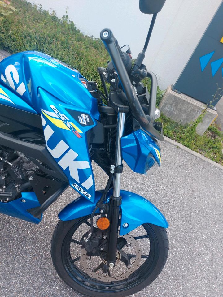 Suzuki 125er GSX-S Motorrad Leichtkraftrad blau-gelb in München