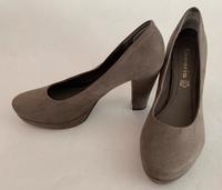 Plateau Pumps von Tamaris in Taupe Wildleder Gr. 39 Nordrhein-Westfalen - Verl Vorschau