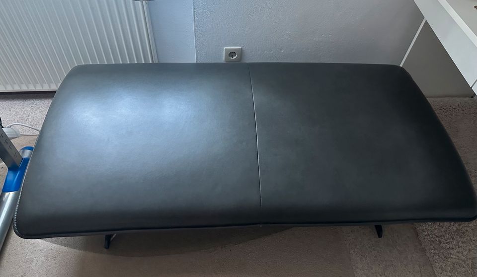 NEU! LEDER- Sofa PLUS Hocker in Sonnefeld