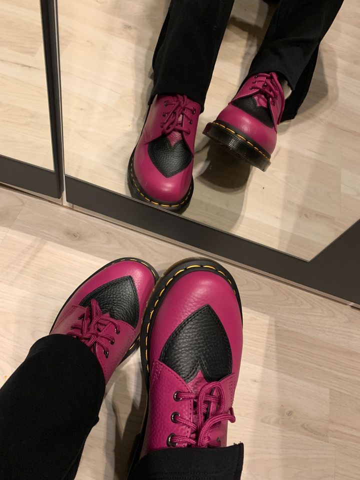 Dr. Martens Schuhe Leder Magenta Black Heart Schuhe EU38 in Hamburg