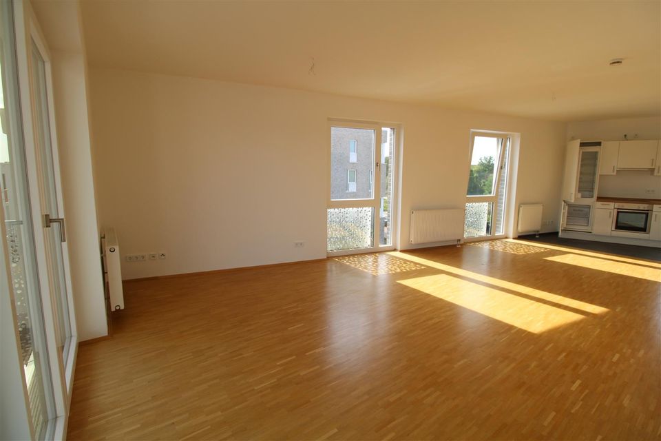 **Verfügbar ab 01.06.2024 - Moderne Wohnung, viel Licht + Einbauküche + Balkon** in Hannover