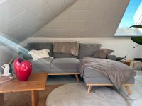 Graues Skandi 2/3 Sitzer Sofa mit Holzbeinen Hessen - Seligenstadt Vorschau