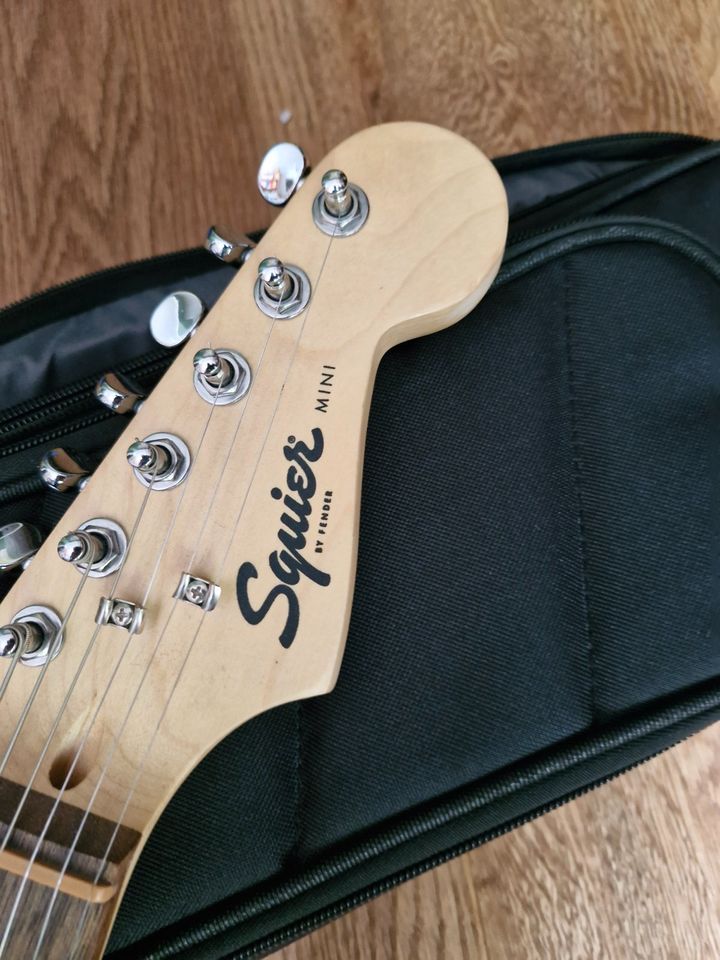 Squier Mini von Fender, E-Gitarre inkl. Tasche / Gig-Bag in Hannover