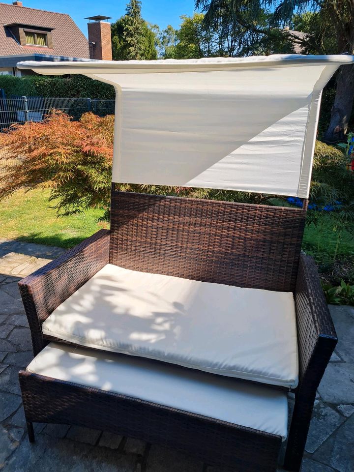 Rattan sofa 2 sitze mit Fusshocker in Hanau