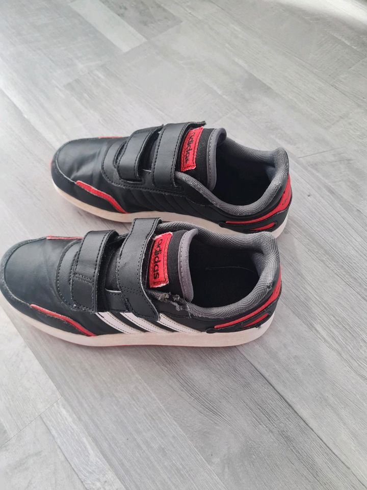 Adidas Turnschuhe Sport Gr.34 in Göttingen