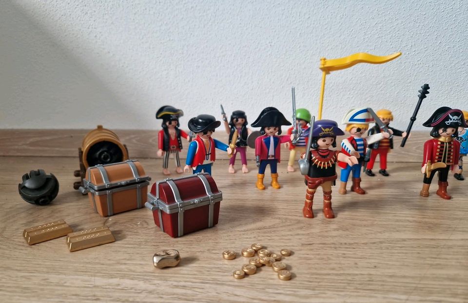 15x Playmobil Piraten Figuren + Kanone + in Hünfeld