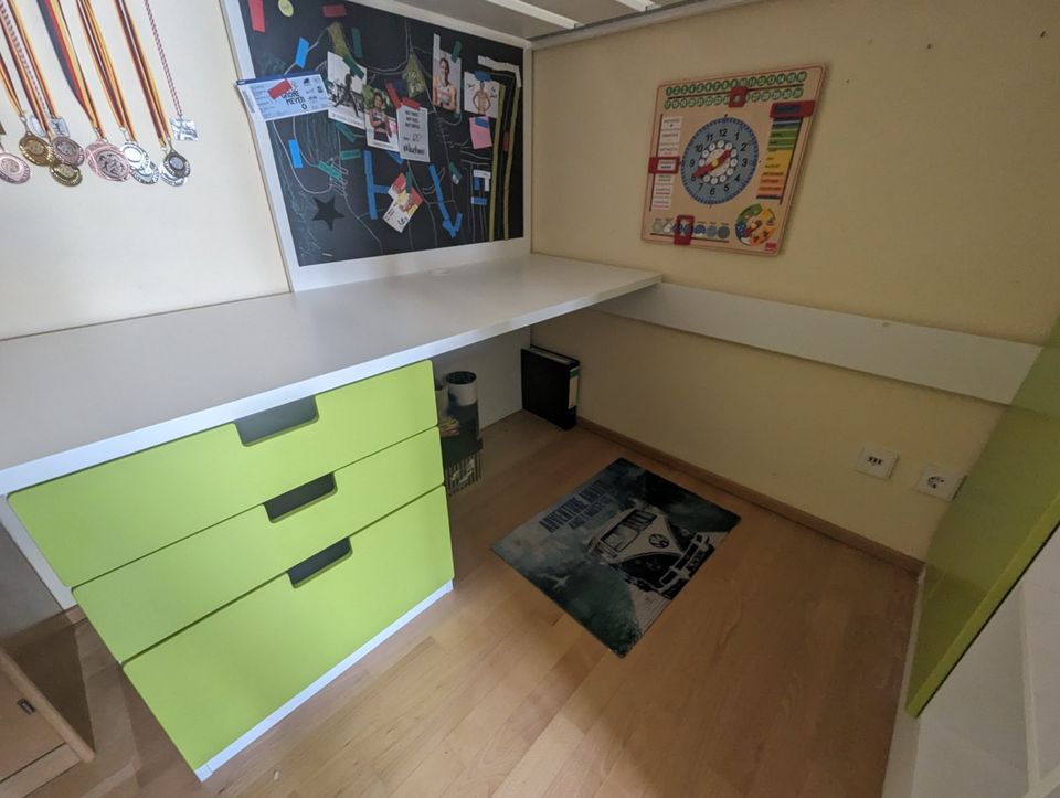 Hochbett Stuva (SMÅSTAD) von IKEA mit Schrank und Schreibtisch in Bad Homburg