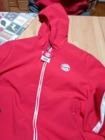 Neuwertig Softshell Jacke von Bayern München Hessen - Ulrichstein Vorschau