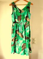 NEUWERTIGEs grünes Kleid Bodyflirt m Blättern Größe 44 Kr. München - Neubiberg Vorschau