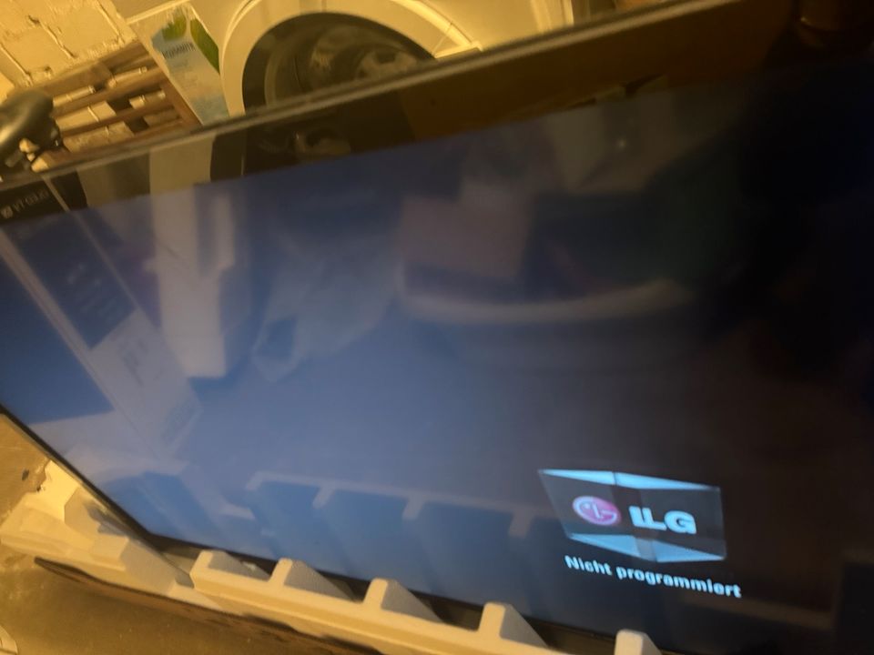 LG LED TV 49 Zoll in Frankfurt am Main