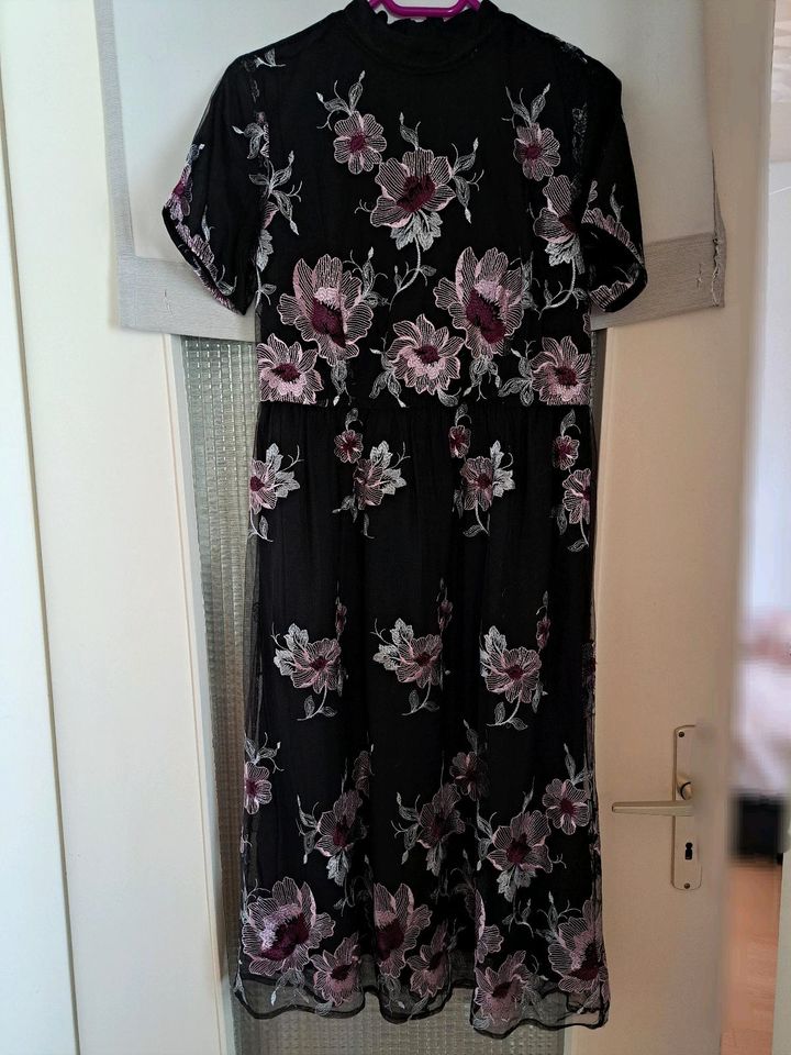 Schönes Kleid (Vila) Größe L 40/42 in Nürtingen