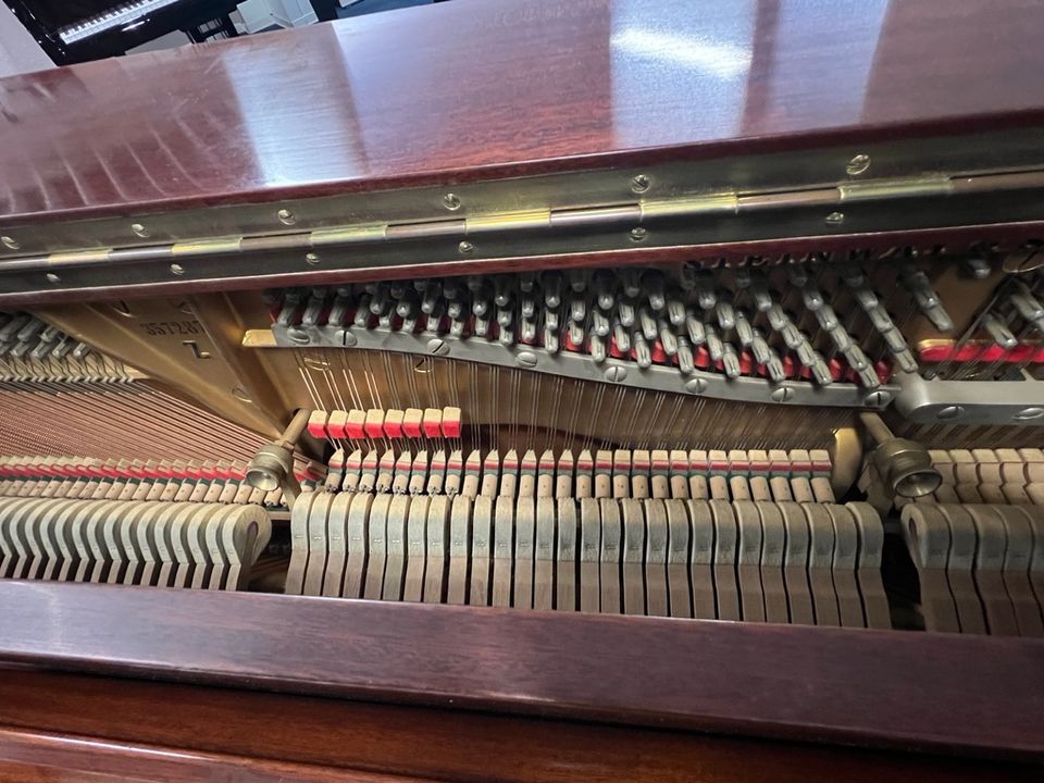 STEINWAY & SONS Klavier Modell Z 115 Mahagoni poliert- gestimmt und reguliert- in Paderborn