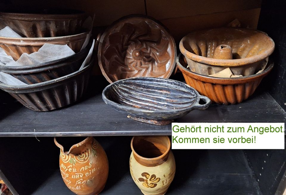 Zwei alte Keramik Milchkrüge m. Schlicker- / Engobemalerei VB 20€ in Moringen