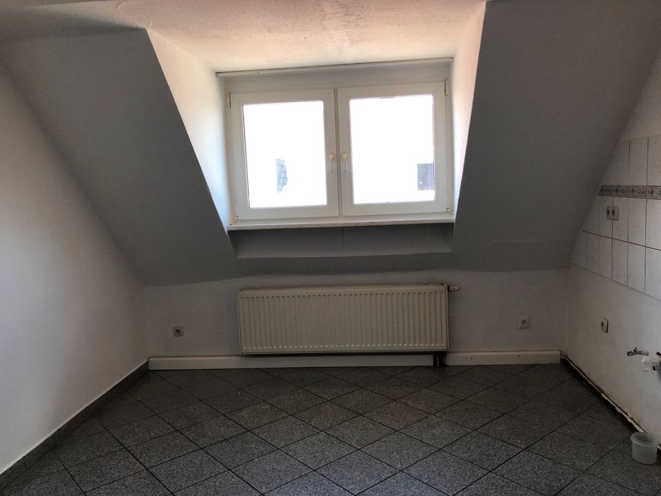 4 1/2 Wohnung Vermieten - RENOVIERT - (DG) in Mülheim (Ruhr)