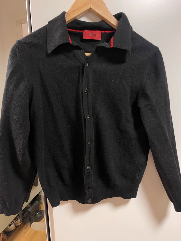 Hugo Boss Strickjacke Gr. XS schwarz 100% Schurwolle Jäckchen in Berlin