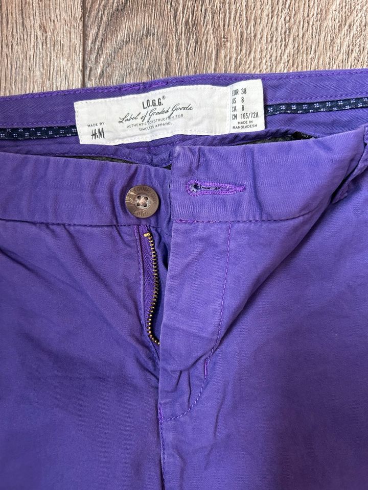 H&M Chino Hose Lila Gr. 38 in Mölln