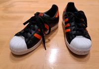 Schuhe d. Marke Adidas Superstar schwarz rot weiß Freiburg im Breisgau - Altstadt Vorschau