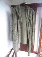 Offene Shirt-Jacke L/XL Jean Pascale grün Blumenmuster Kapuze neu Baden-Württemberg - Crailsheim Vorschau